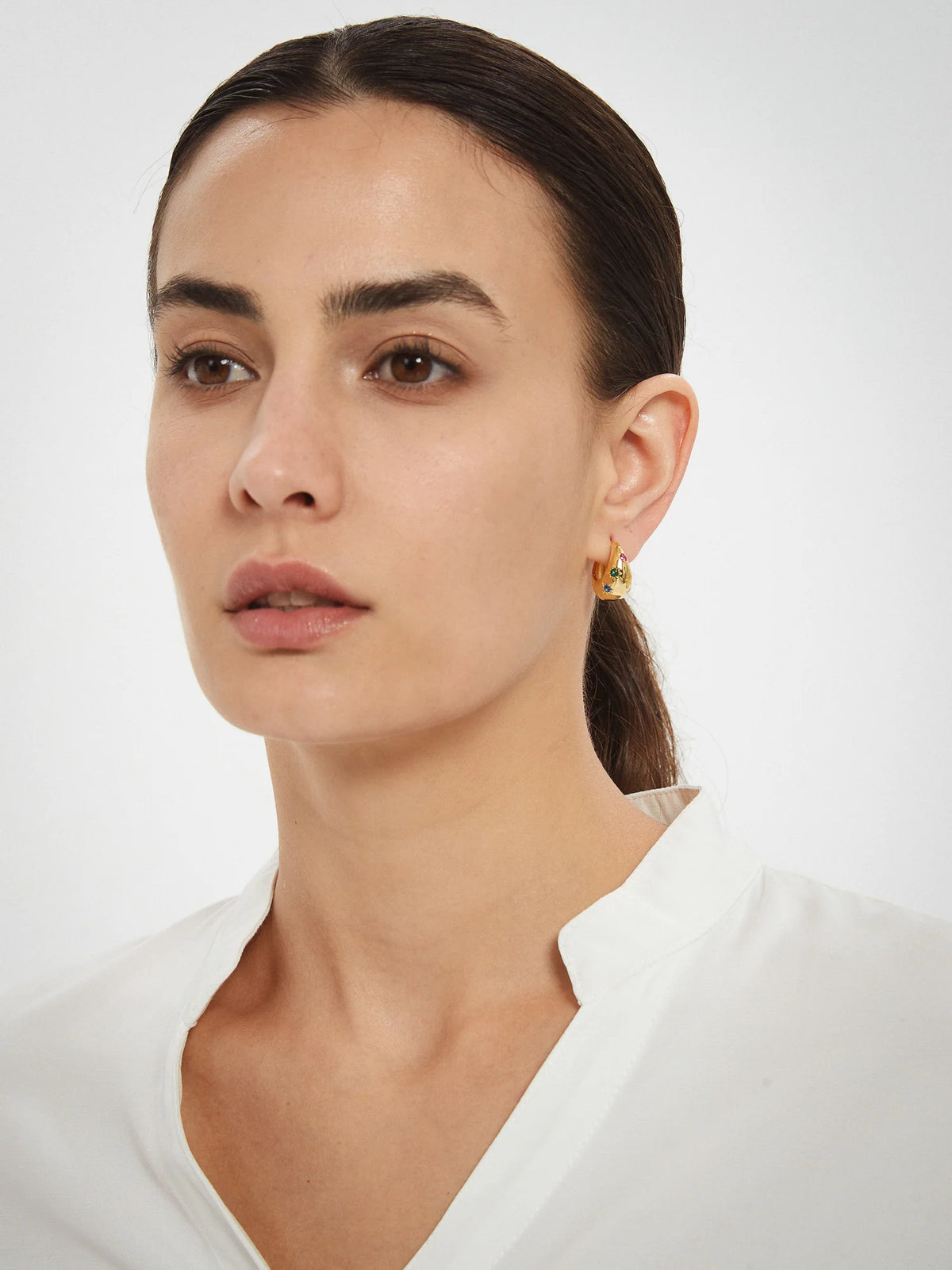Rainbow Sapphire Dome Hoop Eyrnalokkar