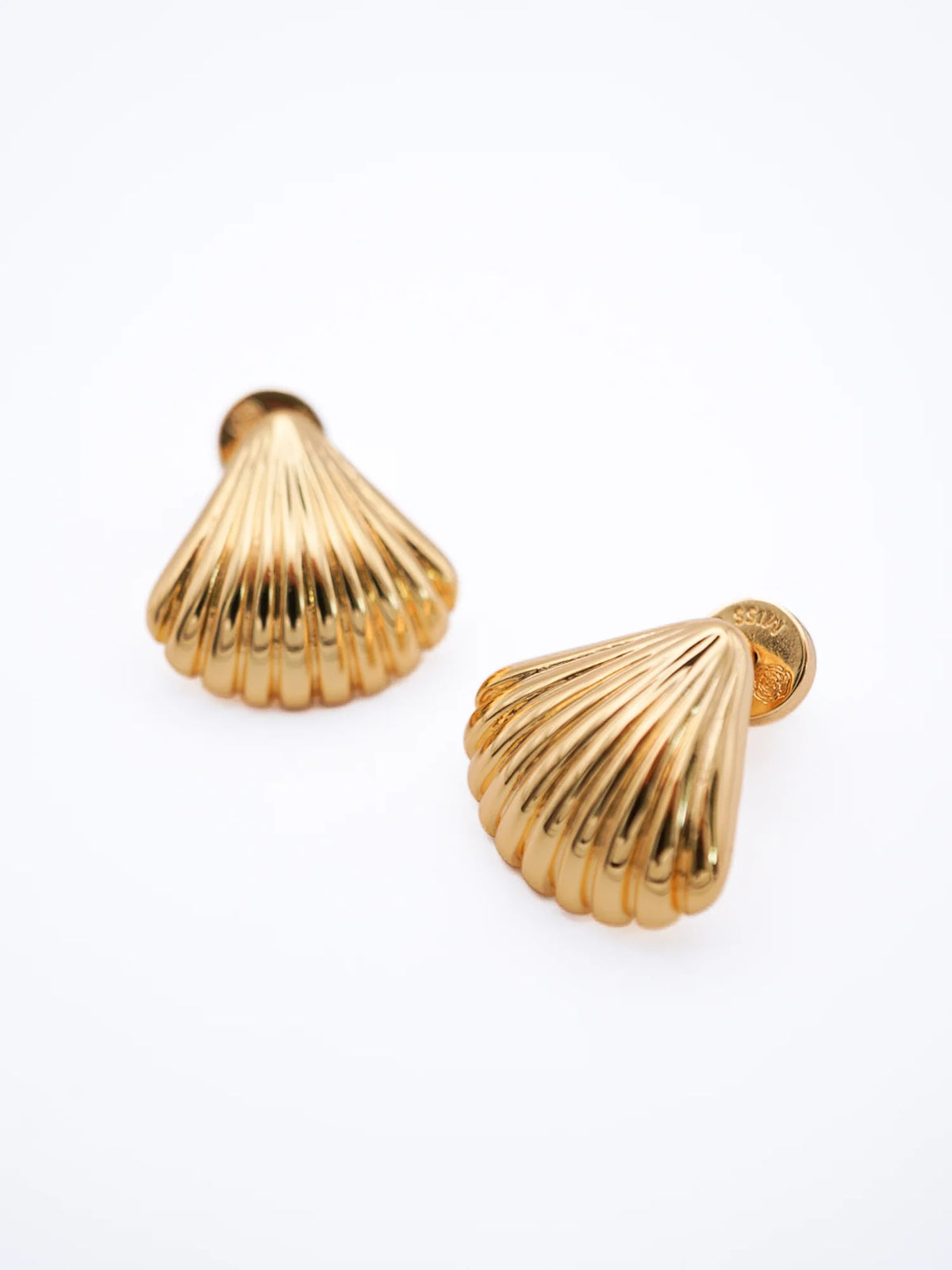 Shell Ear Studs Eyrnalokkar