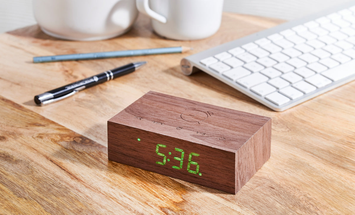 Flip Click Clock Vekjaraklukka Walnut