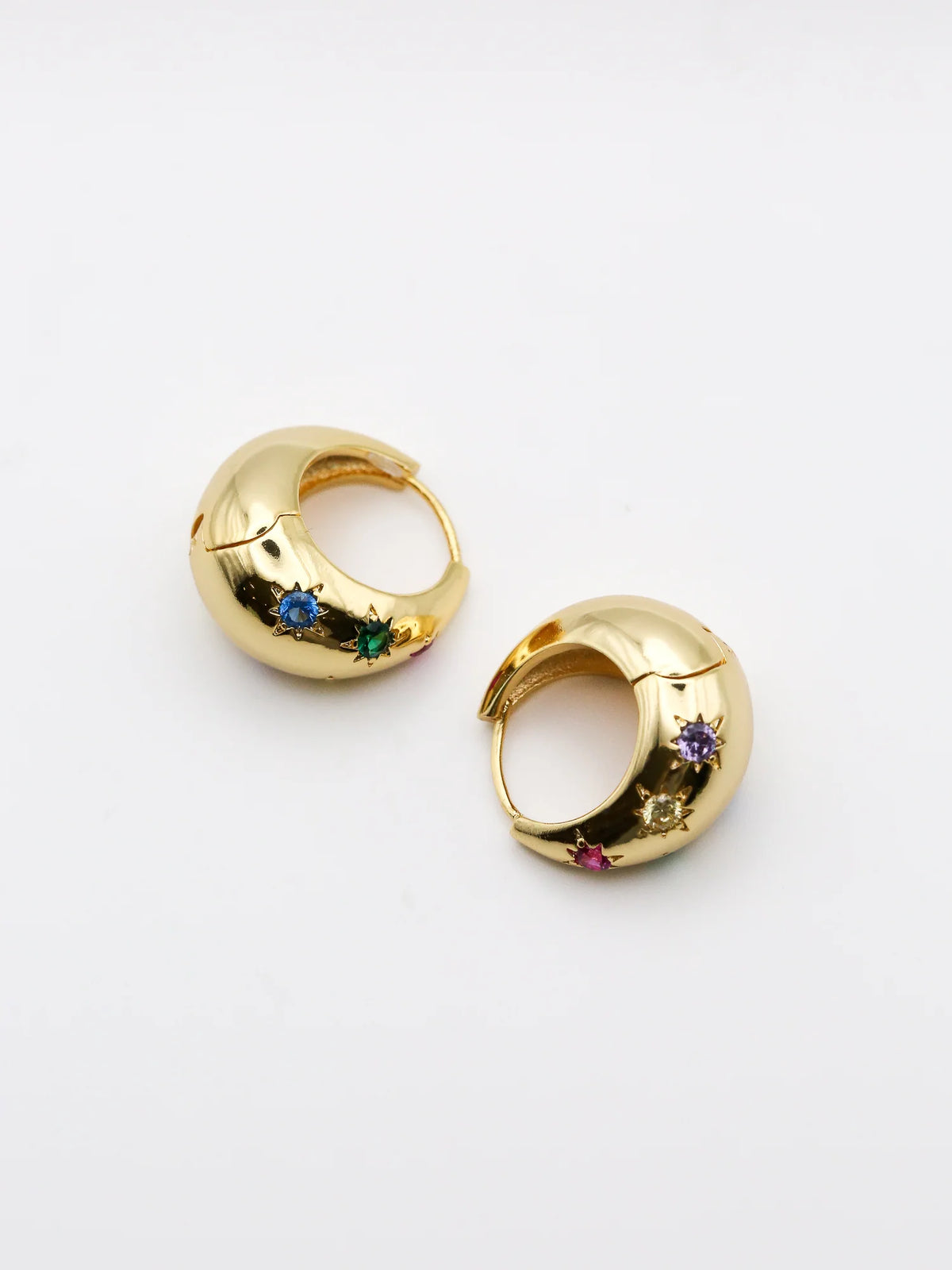 Rainbow Sapphire Dome Hoop Eyrnalokkar