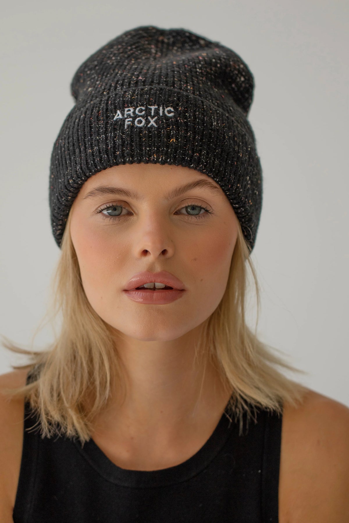 The Embroidered Beanie - Svört