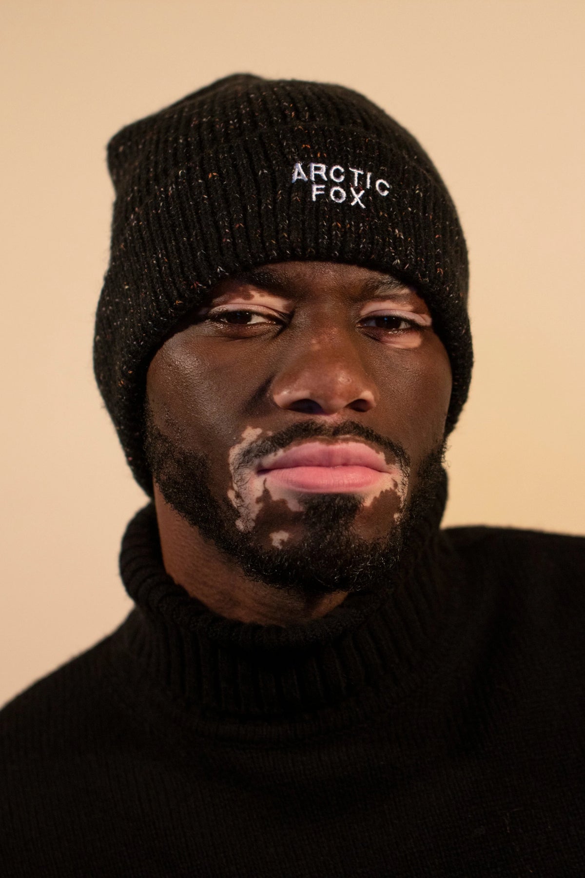 The Embroidered Beanie - Svört