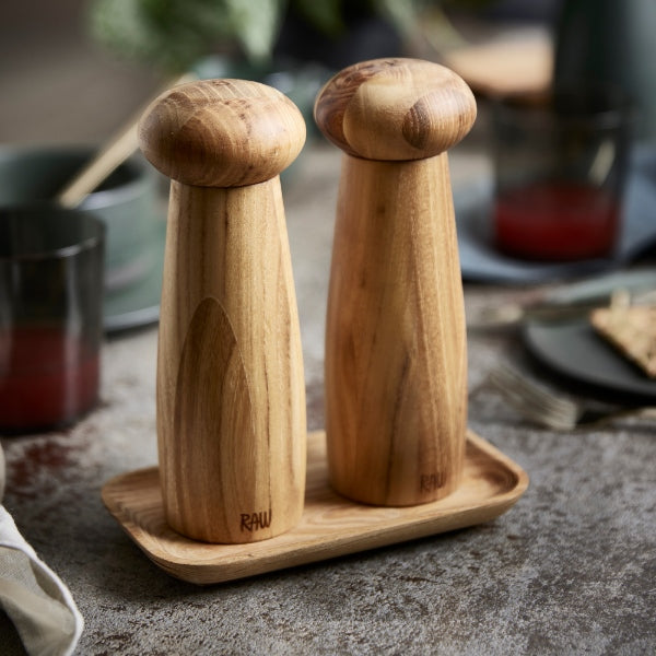 Salt og Piparkvörn á bakka - Tekk