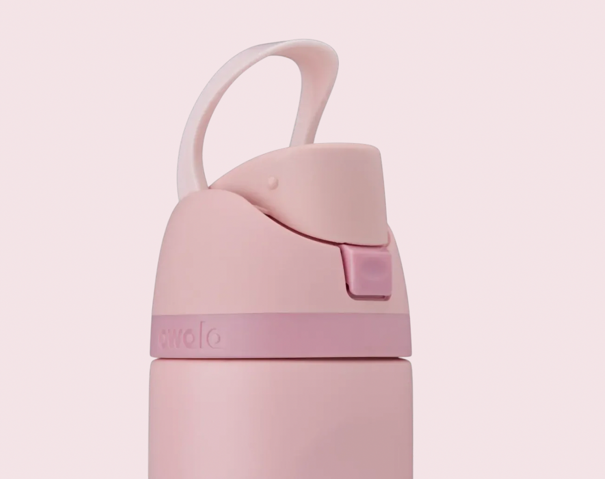 Owala FreeSip® Vatnsbrúsi Rose Quartz 24oz. -  FORPÖNTUN KEMUR Í BYRJUN JÚLÍ