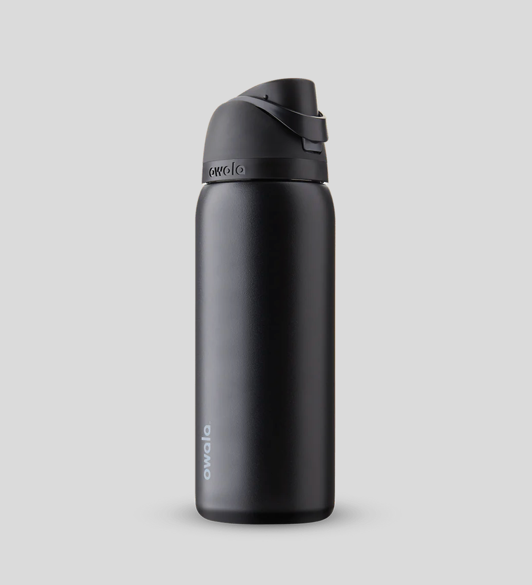 Owala FreeSip® Vatnsbrúsi Very, Very Dark 32oz. - Forpöntun - kemur um miðjan okt.