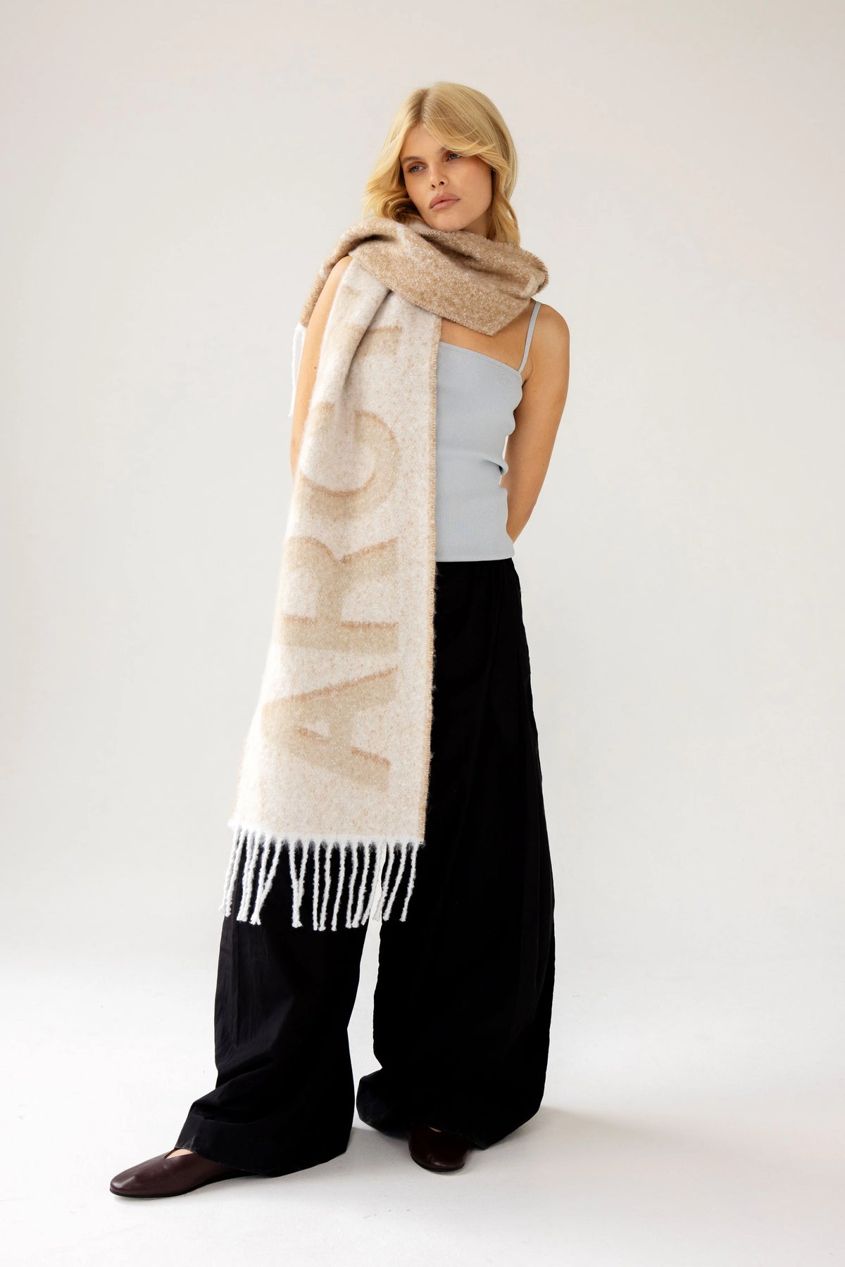 The Logo Scarf - Beige/White