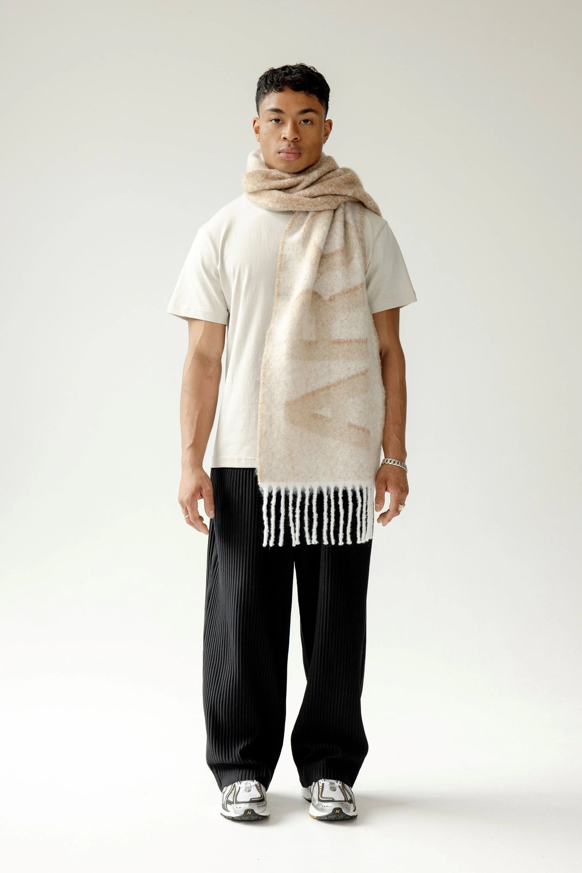 The Logo Scarf - Beige/White