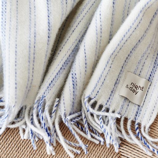 Ullarteppi - Hvítt/Blátt