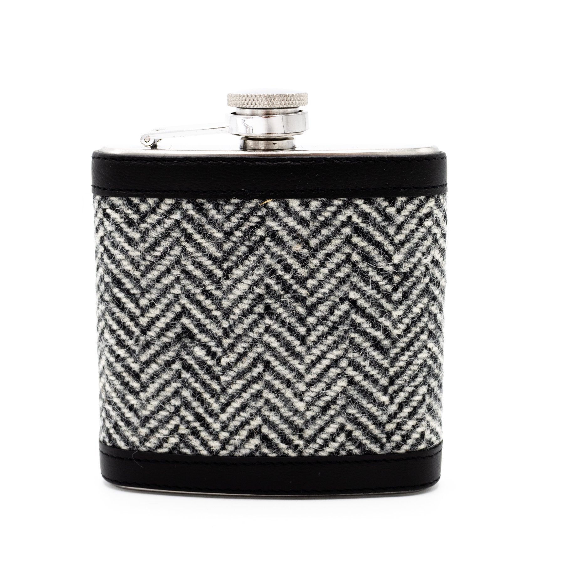 KORMÁKUR OG SKJÖLDUR - Akkúrat